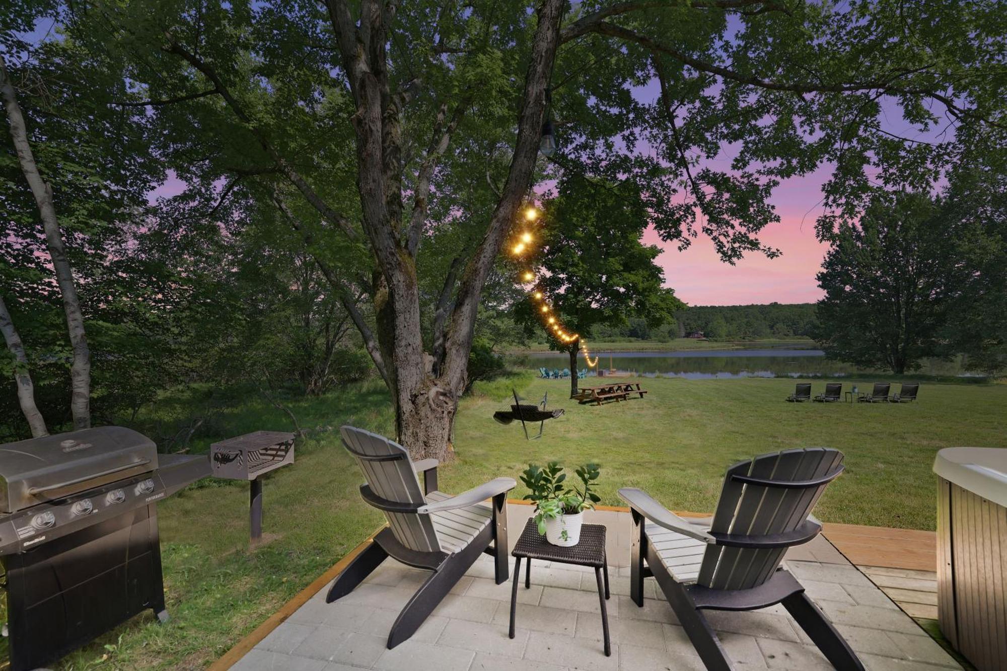 Poconos Brand New Lakefront Oasis 1 Acre, Hottub Gameroom Firepits Talk About Privacy Albrightsville Exterior foto